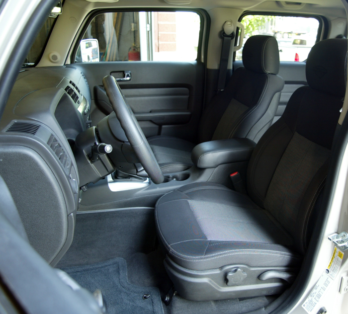 2009 Hummer H3T Ebony Cloth Interior