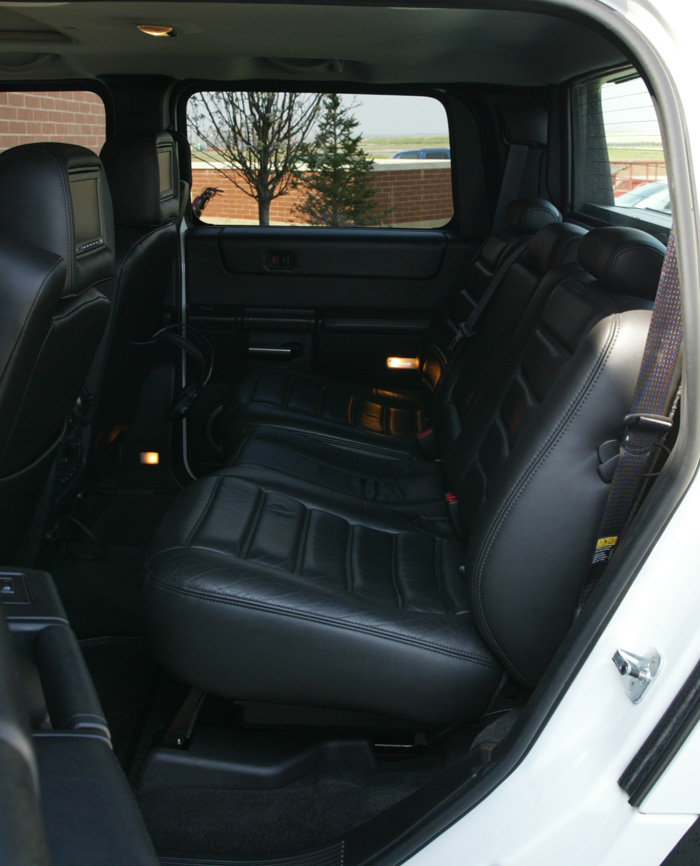 Pre-owned white Hummer H2 SUT